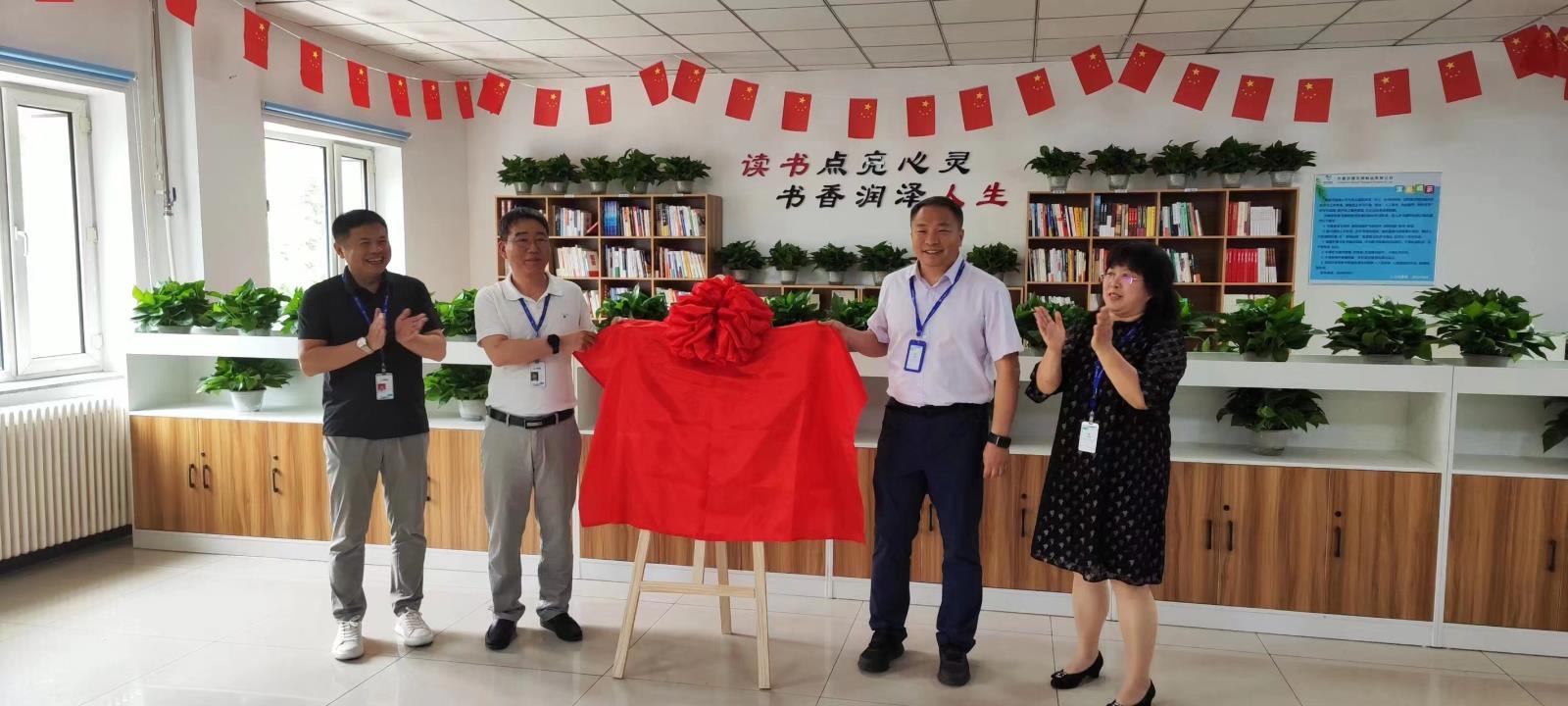 3領導揭牌.jpg 3領導揭牌.jpg